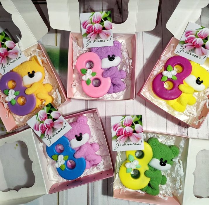 Ведмедик з вісімкою, подарунок