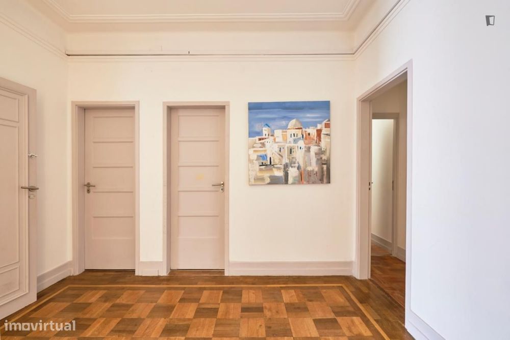 Quarto - localizado em Marquês de Pombal Lisbon