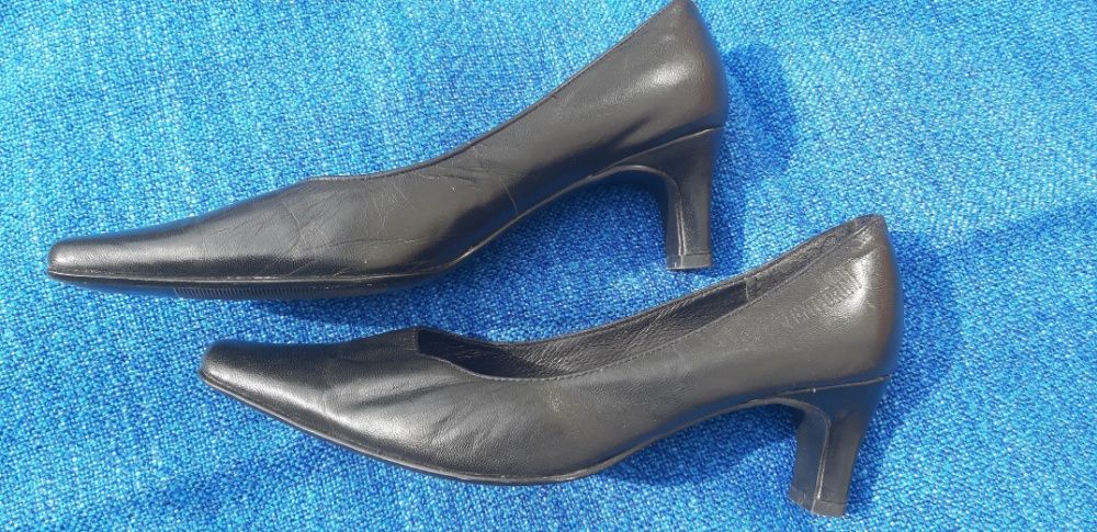 Venturini buty czółenka czarne skóra 37