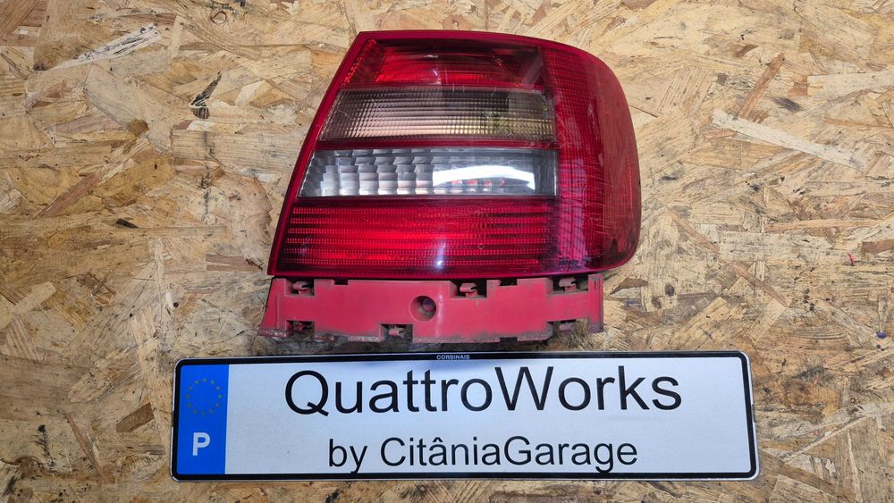 AUDI A4 B5 (8D)-Stop/Farolim DIREITO SEDAN/CARRO 1995 até 2000 *