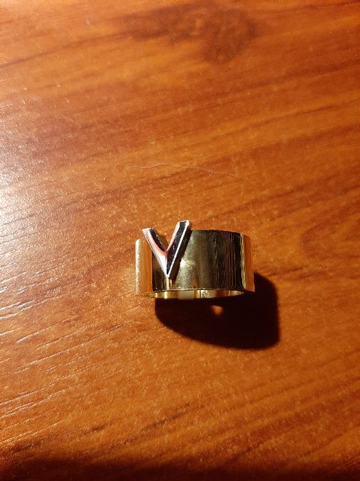 pierścionek złoty lv