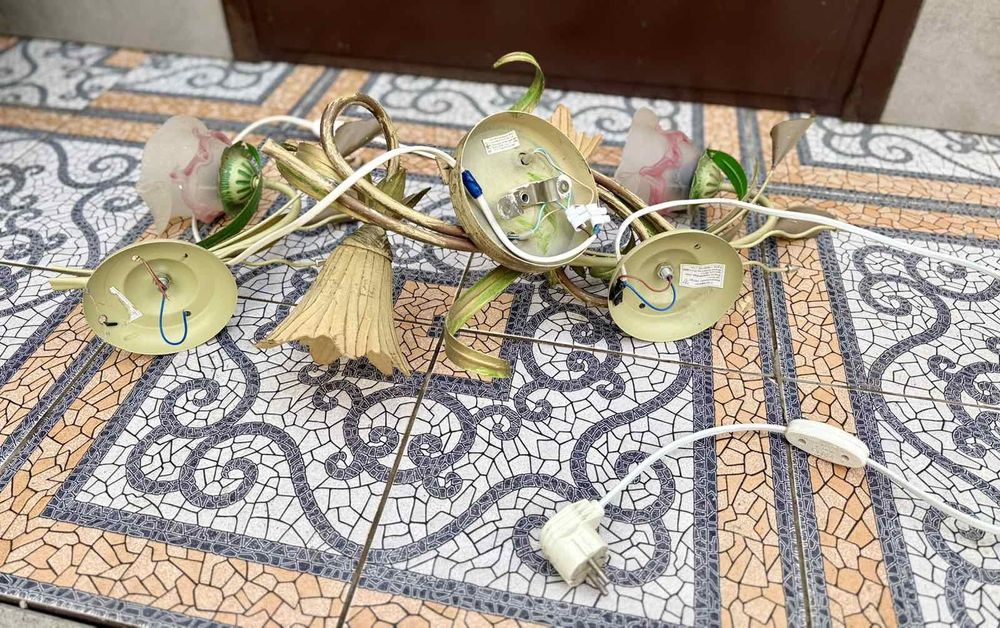 Комплект: 3 світильники. Люстра і 2 бра у гарному стані. (Светильники)