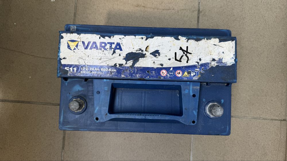 Sprzedam akumulator Varta E11 12v 74Ah 680A(en)