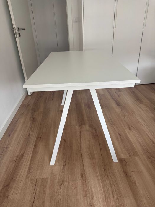 Secretária Ikea TROTTEN 140x80