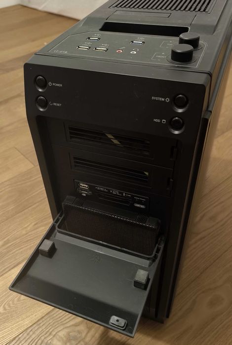 Obudowa CHIEFTEC LF-01B-OP ATX + port/stacja HDD, szybkozłączki