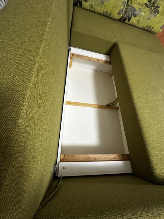 Диван кутовий з подушками