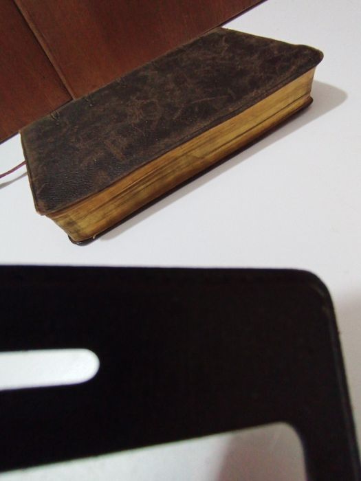 Livro Religioso antigo