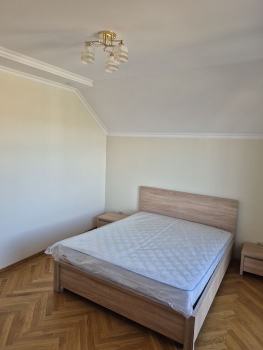 Здається вперше новий будинок на набережній.