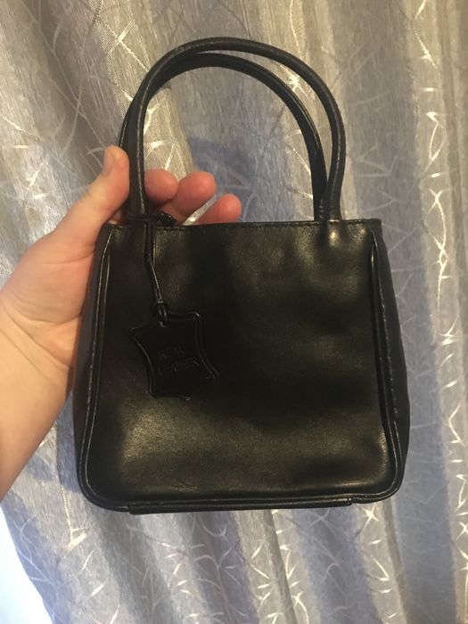 Маленька шкіряна сумочка