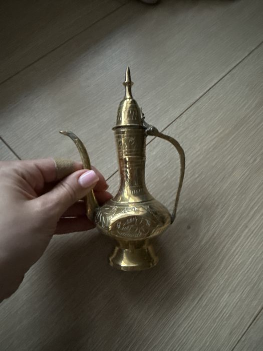 Dzbanuszek mosiadz zdobiony