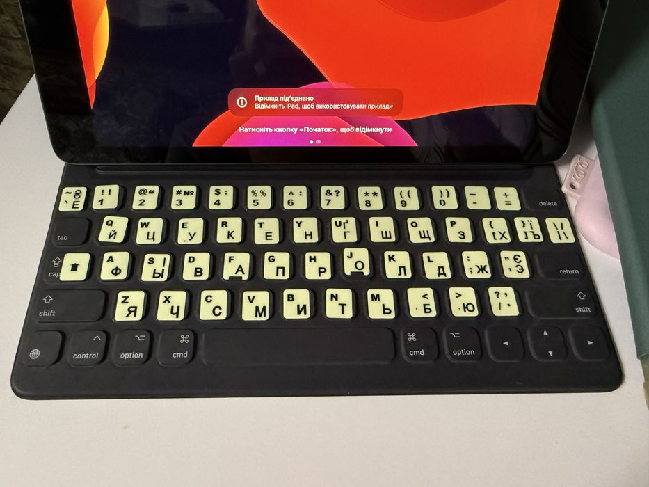 Клавіатура оригінал на IPad 7 10.2 32 GB, wi-fi 2019, A2197