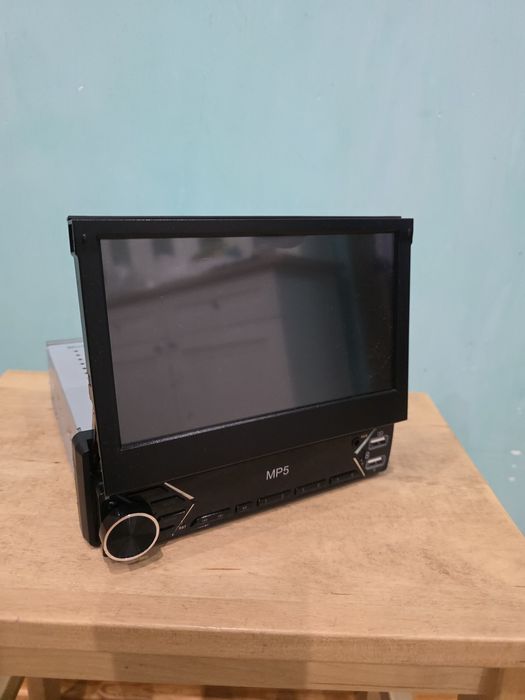 Radio samochodowe 1 din z wysuwanym ekranem