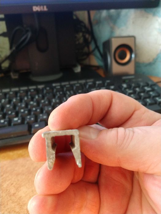 Алюминиевый П- образный профиль 15 мм