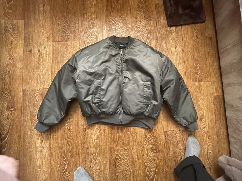 Продам 2 бомбера,CWU 45,MA-1 зелений читати опис !