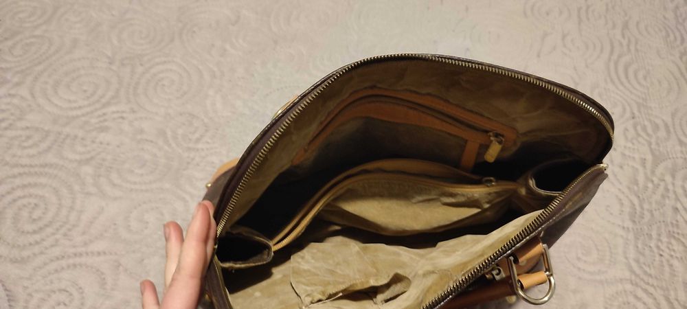 torebka kuferek z emblematem Louis Vuitton