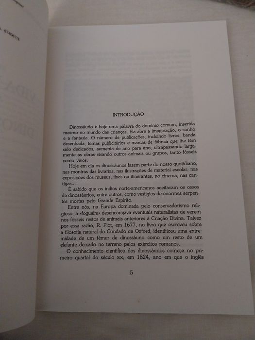 Vida e Morte dos Dinossáurios – Gradiva