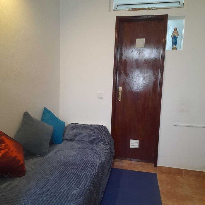 Quarto para arrendar, despesas incluídas, com casa da banho e pequena cozinha uso privado, em Fatima