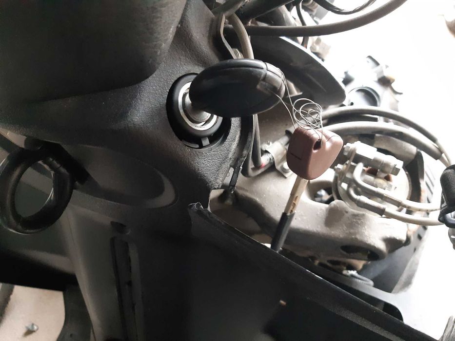 motocyklowe MP3 400 moduł .stacyjka klucze zawieszenie