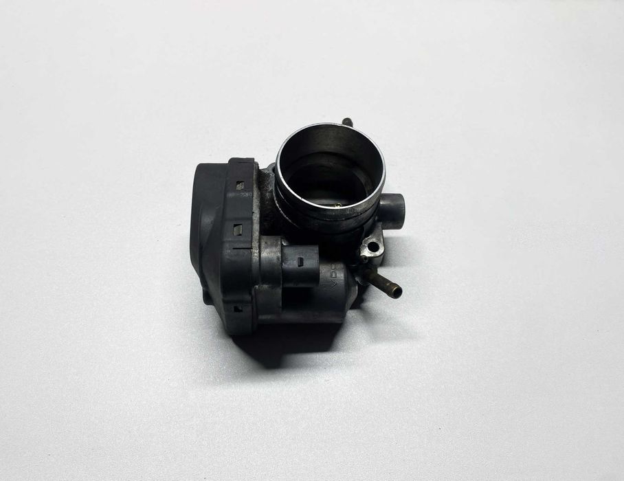 Дросельна заслінка Audi A4 B5 / Skoda SuperB / Volkswagen Passat B5 - 1.6-2.0