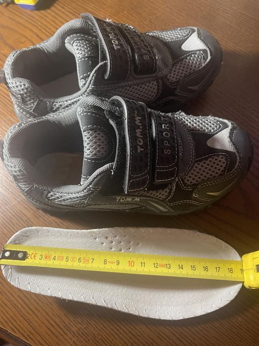 Кросівки дитячі нові