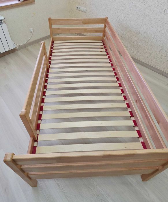 Ліжко дерев'яне для підлітка 190х90, з матрацом, гарний стан