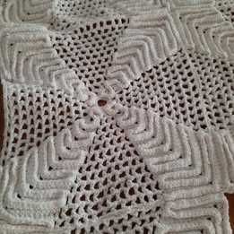 14 Quadrados de renda feita á mão 21x21 cm \