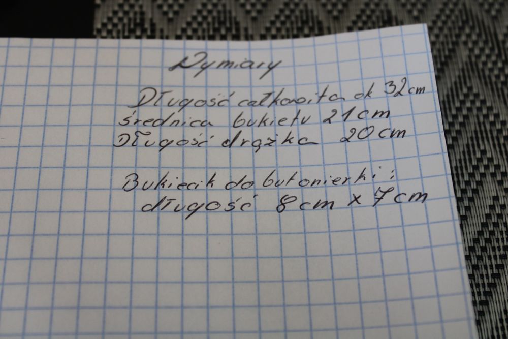 Bukiet ślubny ręcznie robiony z broszkami