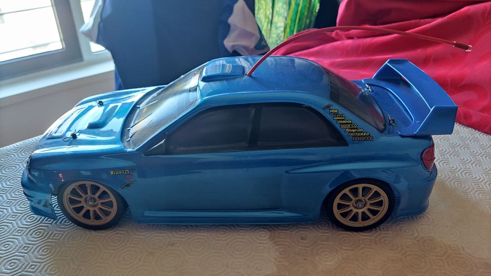 RC telecomandado a gasolina e elétrico