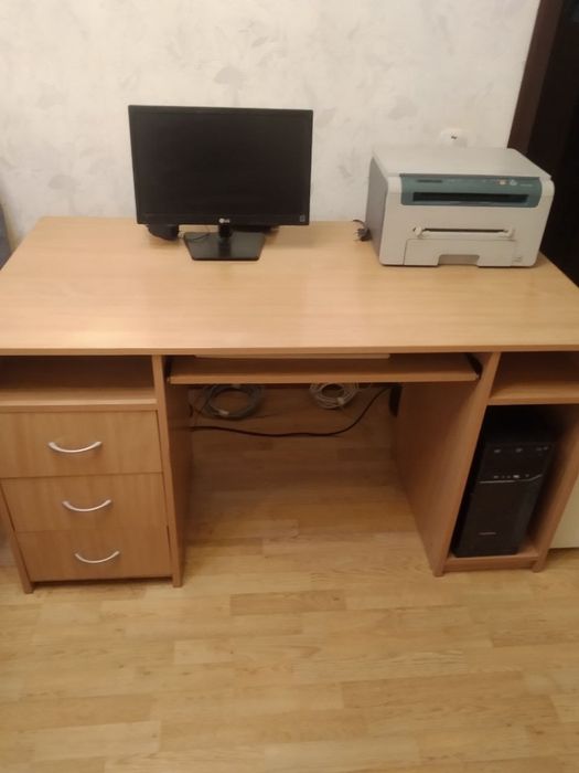 Стол компьютерный