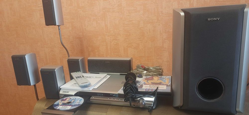 Домашній кінотеатр с караоке Sony DAV-DZ120K