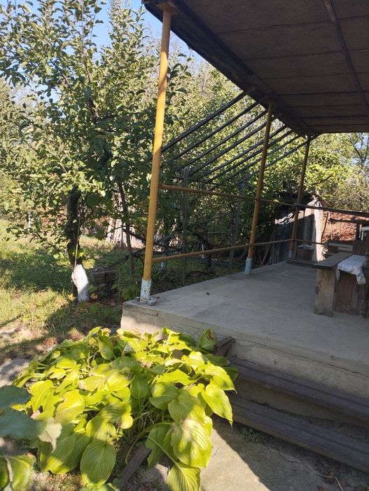Продається дачний участок з будинком