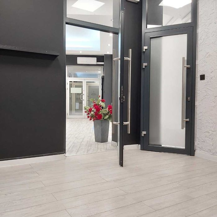 Lokal ,65m.Centrum blisko Starego Browaru.  Na Fryzjera, Kosmetykę Fizjoterapię ,Pracownię ,Butik, Punkt obsługi klienta.