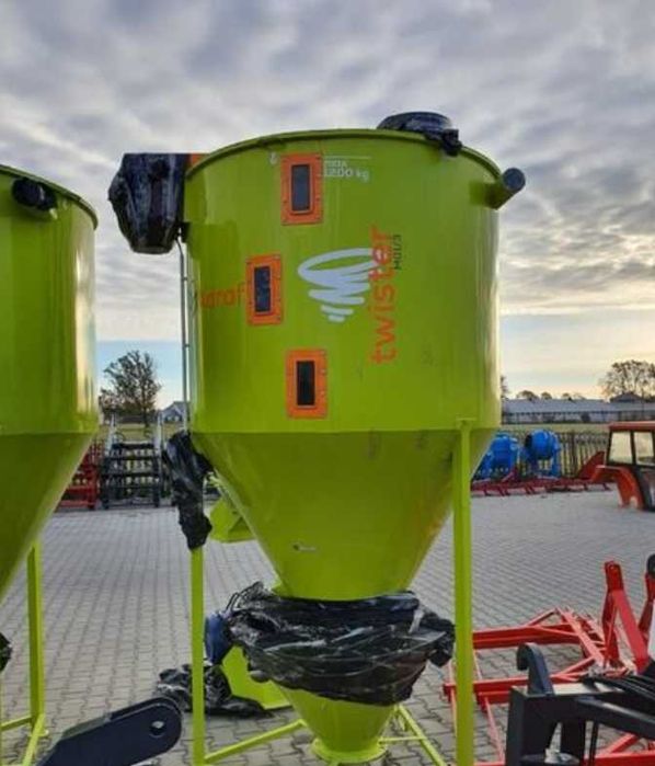 Кормосмеситель Змішувач комбікорму 1000кг Смеситель комбикорма