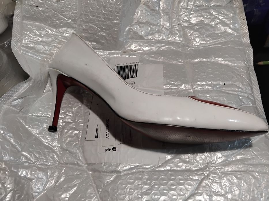Buty z serduszkiem białe 40