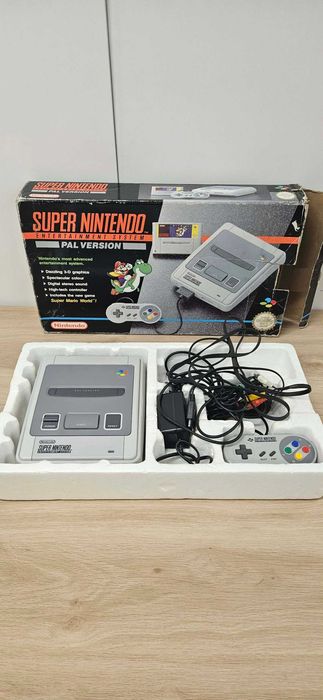 Konsola Super Nintendo SNES + Dwa Pady + Box Wersja PAL Europa