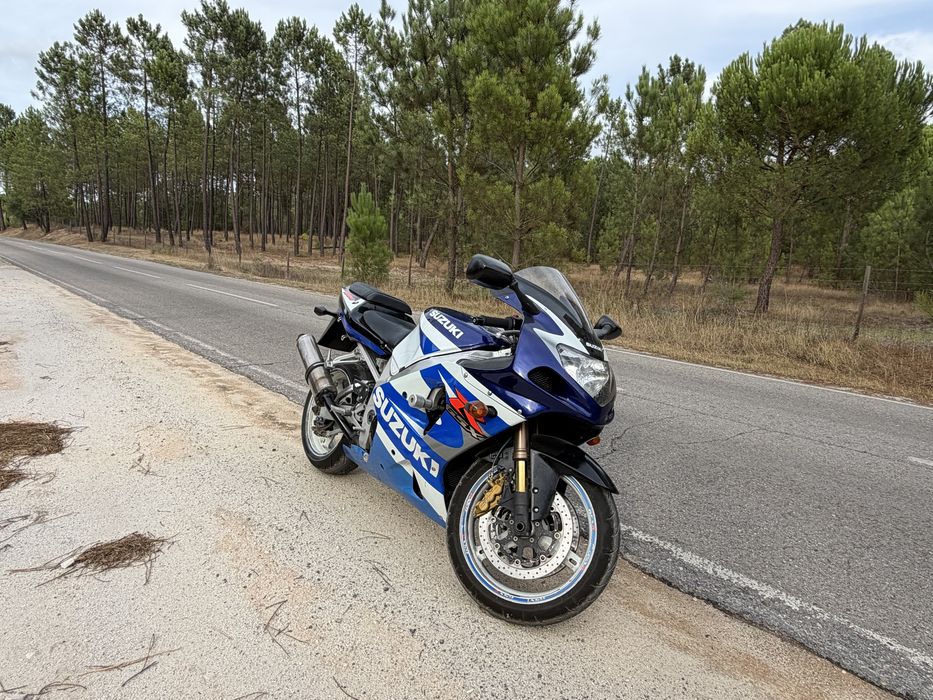 SUZUKI GSX-R 1000 K1 | 2001 | LENDÁRIA