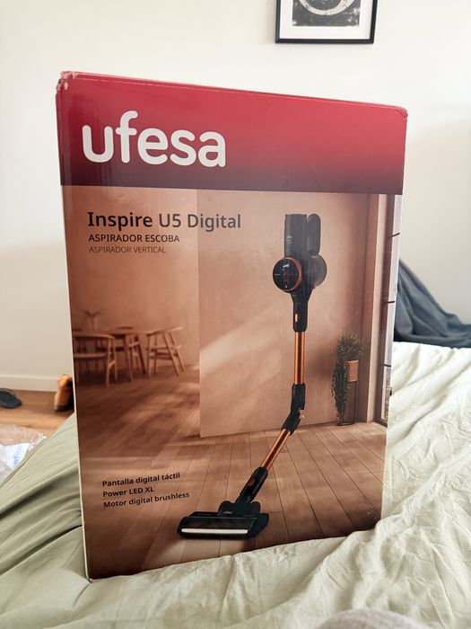 Aspirador vertical Ufesa Inspire U5 Digital (na caixa)