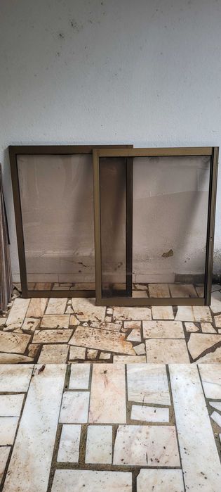 2 janelas envidraçadas + Vidros esfumados para marquises de alumínio