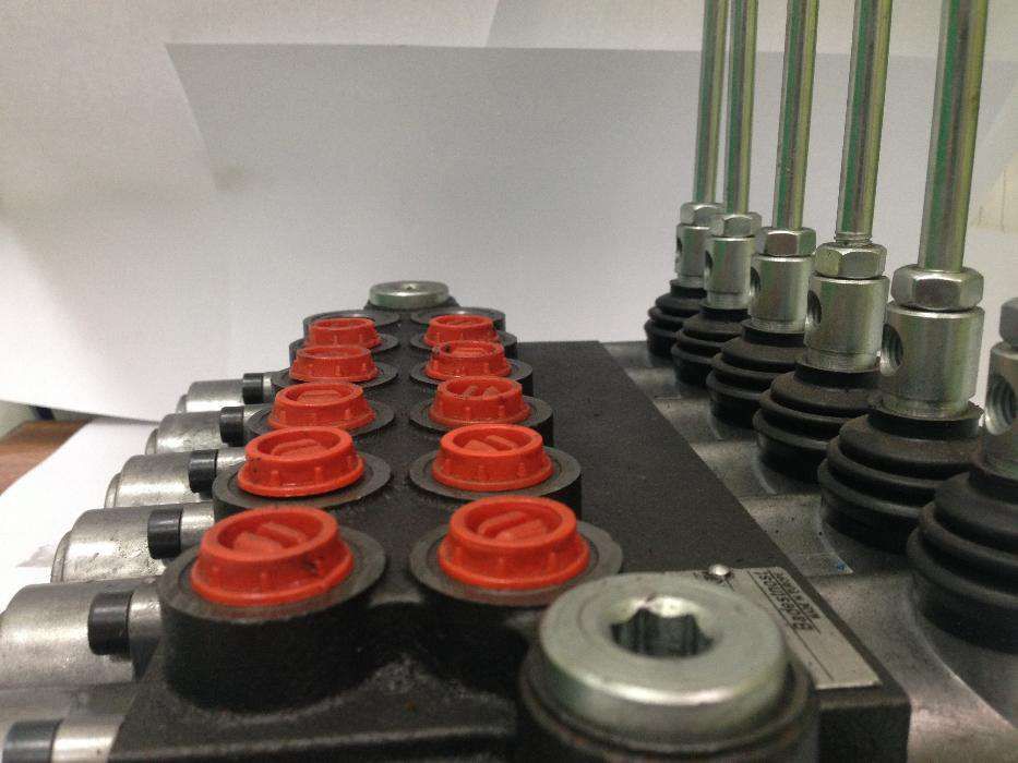 гідророзподільник Распределитель Гидрораспределитель маніпулятор тракт