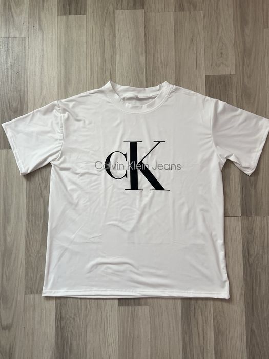 Нова футболка Calvin Klein