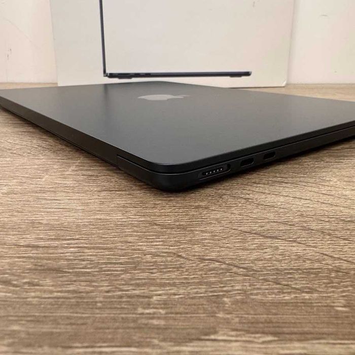 Macbook Air 13" 2025 M4 / 16Gb / SSD 256Gb акб:100% (код: M1114)