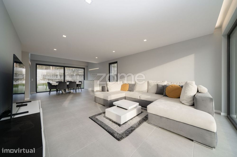 Moradia Individual Seminova com piscina em Vila-Chã - Esposende!