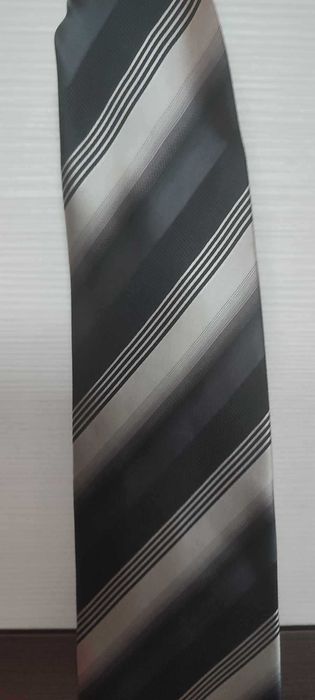 krawat meski szaro-bialy