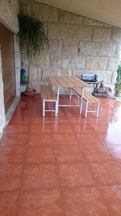 Mesa com 2 bancos em madeira, Nova