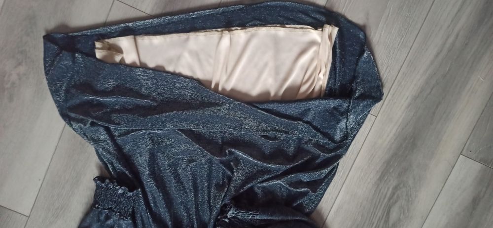 Srebrna, błyszcząca sukienka mini, na karnawał, imprezę