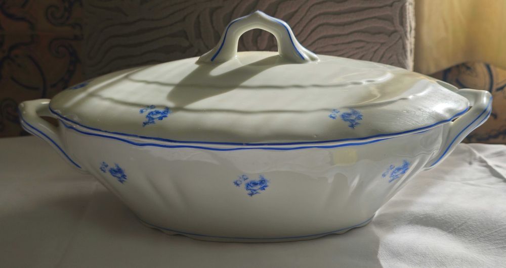 Terrina de sopa sem colher de Coimbra S.P Portugal)