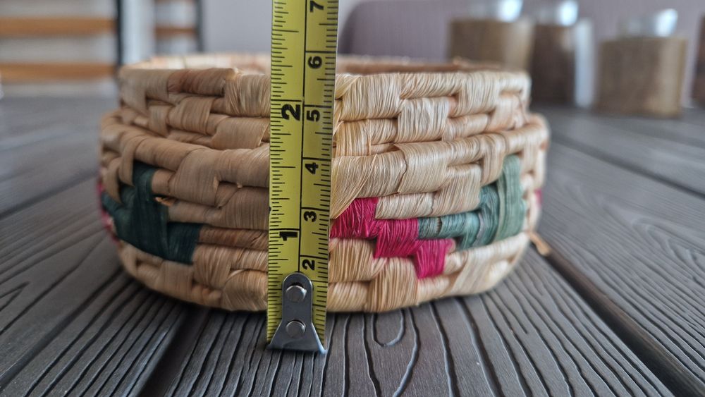 Caixa redonda de materiais naturais