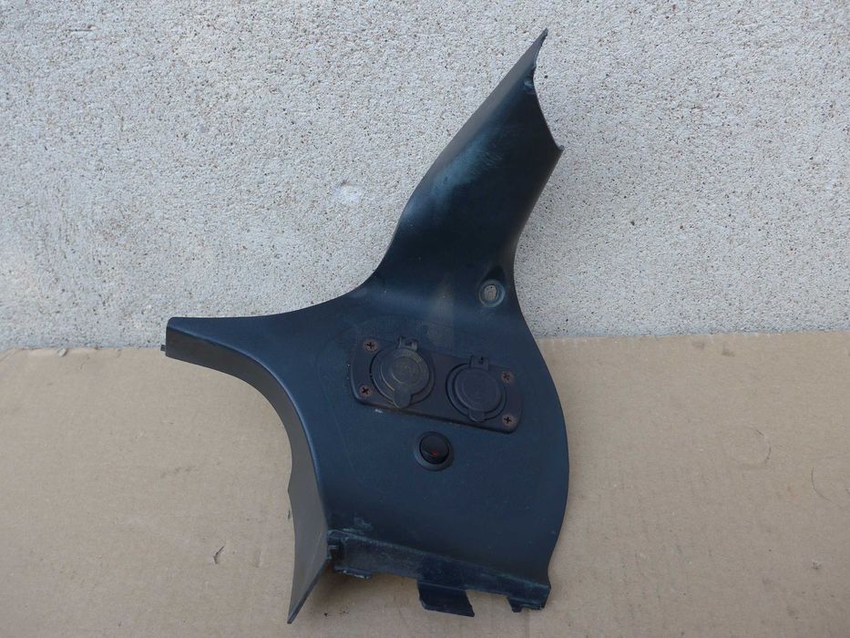 Honda NT 650 Deauville WYPEŁNIENIE zagarow PRAWA strona gniazdo 12/5V