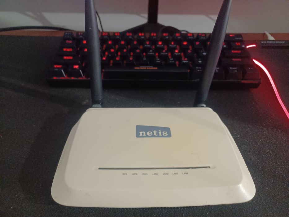 Sprzedam router NEtis WF2419I z kablami - używany, w dobrym stanie