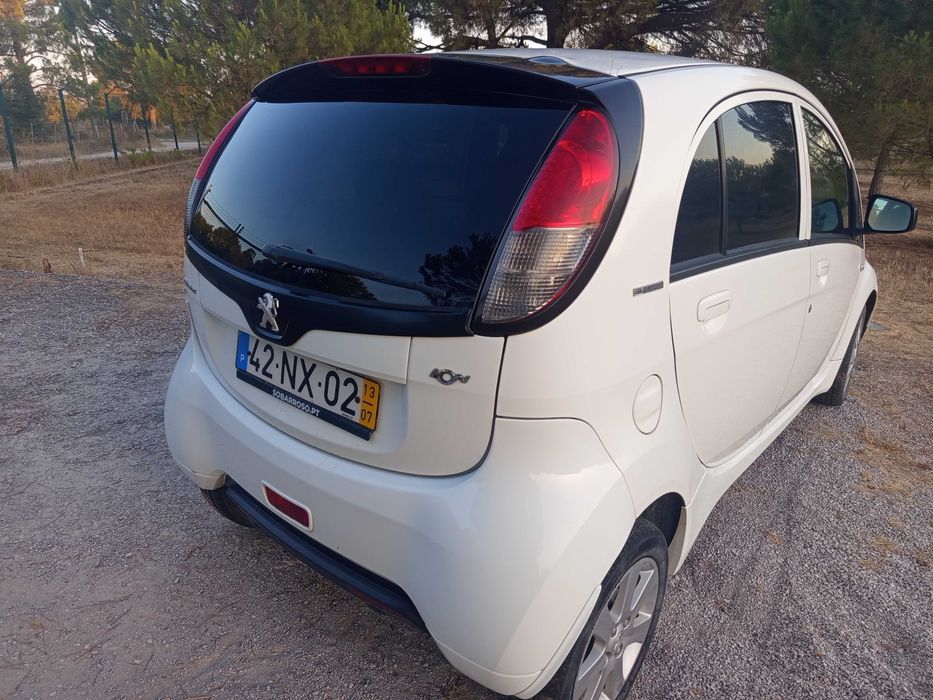 Peugeot ion elétrico.
